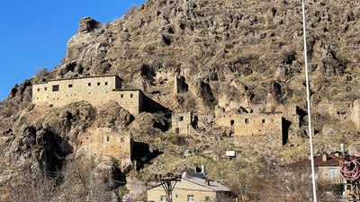 Hakkari'de 400 yıllık geçmişe sahip olan 7 kale evi restore ediliyor