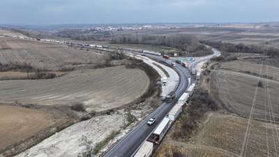 Hamzabeyli Sınır Kapısı'nda ihracat yoğunluğu: 25 kilometrelik tır kuyruğu oluştu