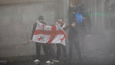 Gürcistan'da protestocularla polis arasında çatışma