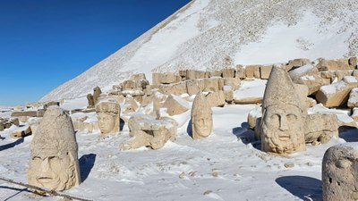 Nemrut Dağı'ndan büyüleyici kar manzarası