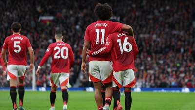 Manchester United, Everton'a fark attı