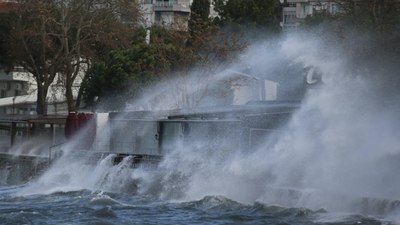 Tekirdağ'da fırtına balıkçıların açılmasını engelledi