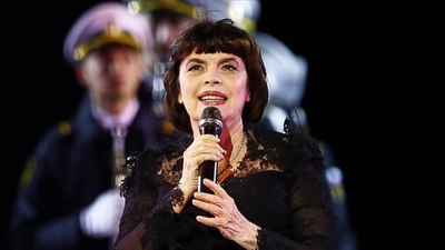 Şarkıcı Mireille Mathieu, 20 yıl sonra yeniden Türk dinleyicileriyle buluşmaya hazırlanıyor