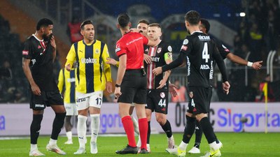 Fenerbahçe - Gaziantep FK maçının tartışmalı pozisyonlarını hakem yorumcuları değerlendirdi