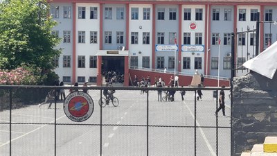 Kocaeli'de öğretmeni darbeden veliye verilen ceza ertelendi