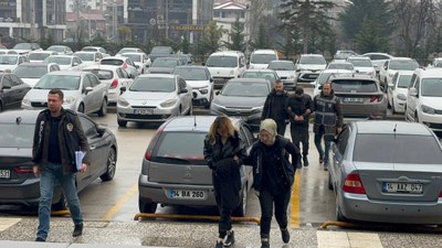 Bolu'da yabancı uyruklu aileyi 'terör' yalanıyla 500 bin lira dolandırdılar