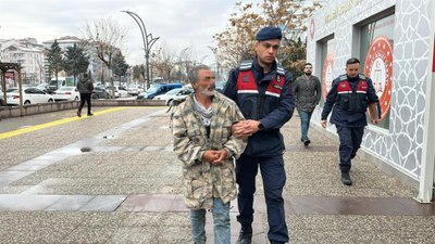 Aksaray'da alkollü şahıs tartıştığı kahvehaneciyi bıçakladı