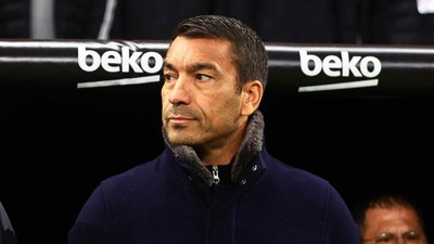 Giovanni van Bronckhorst'un idmanlarına futbolculardan ağır eleştiri