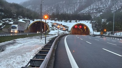 Bolu'da makas atan tır kazaya neden oldu