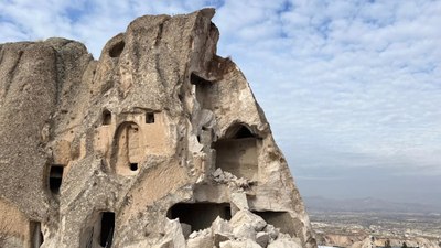 Nevşehir Kapadokya'da bir peribacası yıkıldı