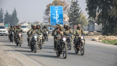 Suriye'de muhalifler Şam'a dayandı: Esad, Humus'u da kaybediyor