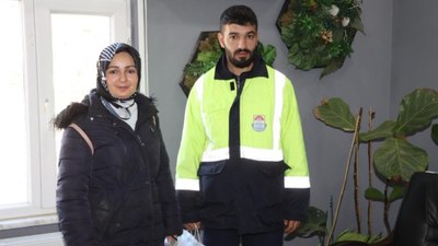 Yalova'da temizlik görevlisi bulduğu cüzdanı sahibine teslim etti