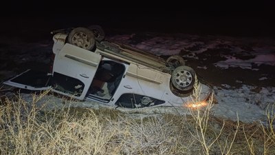 Çorum'da ambulansa yetişmeye çalışan otomobil tarlaya devrildi: 2 yaralı