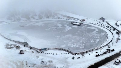 Erzincan'da etkili olan soğuk hava nedeniyle göller ve şelaleler buz tuttu