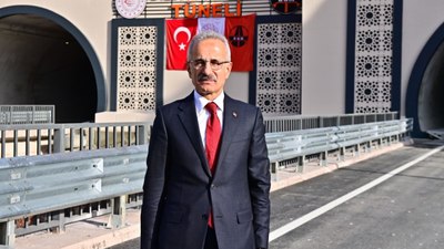 Abdulkadir Uraloğlu duyurdu: Hakkari-Yüksekova arası 25 dakika kısalıyor