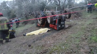 Bursa'da devrilen traktörün altında kalan yaşlı adam öldü