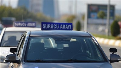 Ehliyet yaşı kaça indi? Araç (B1) ve motor (A2) ehliyeti almanın yaşı 2025