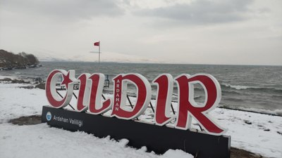 Çıldır Gölü donmadı: Atlı kızakçılar kara kara düşünüyor