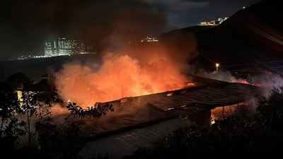 İzmir'de tekstil fabrikasında yangın çıktı