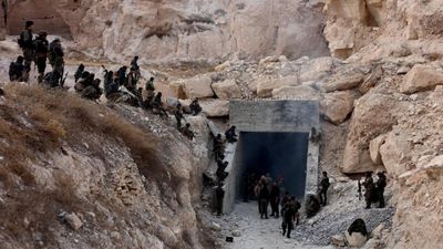 PKK'dan kurtarılan Münbiç'te araçların girebileceği büyüklükte tüneller bulundu