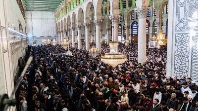 Özgür Suriye'de ilk cuma namazı: Emevi Camii doldu taştı