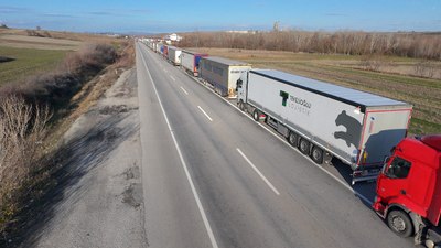 Bulgaristan yoğunluğa cevap veremiyor: Edirne Hamzabeyli'de 35 kilometrelik tır kuyruğu