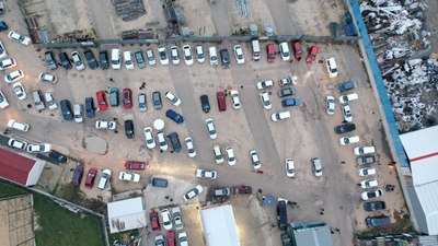 Ülkelerine geri dönüşü süren Suriyeliler oto pazarlarına akın ediyor