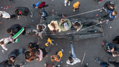 Hafız Esad'ın heykeli, Emevi Meydanı'nda sürüklendi