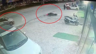 Hatay'da kazada motosiklet sürücüsü metrelerce sürüklendi