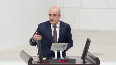 Mehmet Şimşek: Bugüne kadar Maliye Bakanı asla vergi silmemiştir, silemez