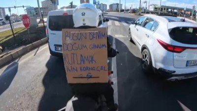 Aksaray'da motosikletliden ilginç hareket: Doğum günüm için korna çal