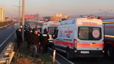 Manisa'da işçi servisi ile tır çarpıştı: 22 yaralı