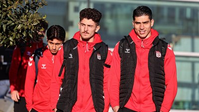 Sivasspor, Türkiye Kupası maçı için hızlı trenle Ankara'ya ulaştı