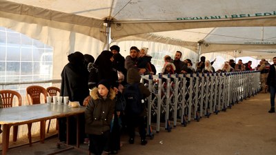 Suriyeliler dönüyor: Sınır kapılarında yoğunluk