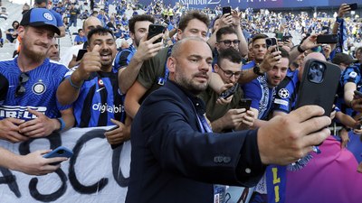 Wesley Sneijder'in Galatasaray paylaşımına yorum yağdı