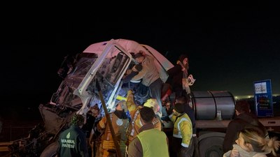 İstanbul Pendik'te iki tırın çarpıştığı kazada 1 kişi yaralandı