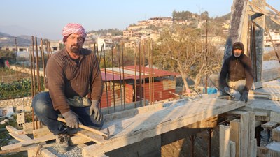 Hatay'da inşaat kalıpçılarının yevmiyesi arttı