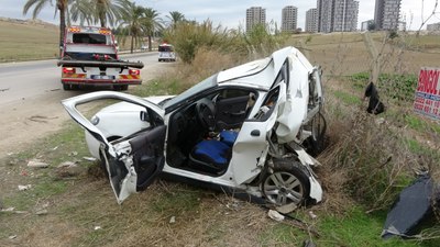 Adana'da 14 yaşındaki sürücü cipiyle otomobile çarptı: 1 ölü