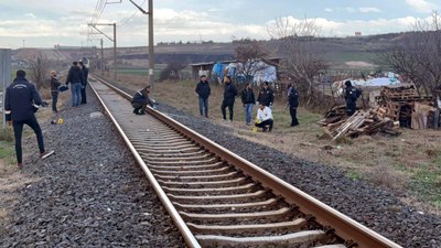 Tekirdağ'da raylardan geçmek isterken tren çarptı