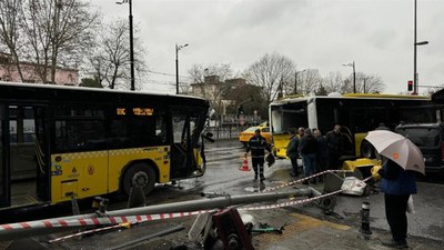 İstanbul'un Fatih ilçesinde 2 İETT otobüsü çarpıştı