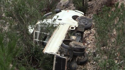 Antalya'da  kamyonet dereye uçtu: 1 ölü