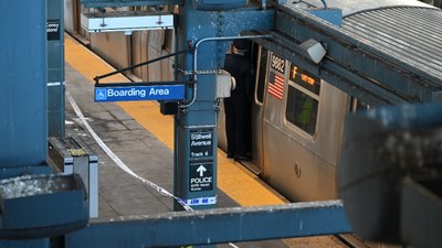 ABD'de metroda uyurken ateşe verilen kadın hayatını kaybetti