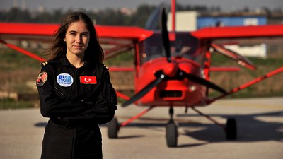 Bursa'da 16 yaşında Türkiye'nin solo uçuş gerçekleştiren en genç kadın pilot adayı oldu