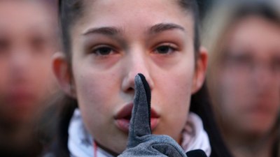 Sırbistan'da tarihinin en kalabalık hükümet protestosu