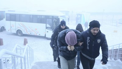 Kars'ta sosyal medyadan giysi satma vaadiyle dolandırıcılık: 29 gözaltı