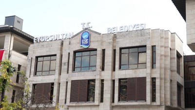 Eyüpsultan Belediyesi'ne 90 milyon lira borç sebebiyle haciz