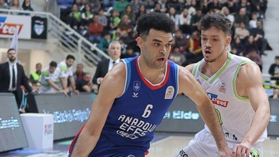 Anadolu Efes'ten Merkezefendi Belediyesi Basket'e 33 sayı fark!