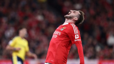 Estoril'i farklı yenen Benfica zirveye yerleşti