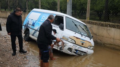 Bodrum'da cadde ve sokaklar göle döndü