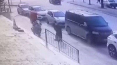 Konya'da motokurye boğazına şeker kaçan çocuğu kurtardı